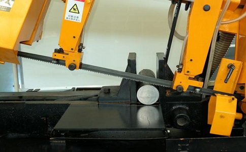 桐梓数控带锯床自动送料精度会出现偏差吗？